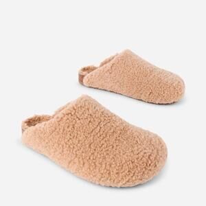 Intentionally Blank Apres Slippers Size 7 Home Slippers Fuzzy